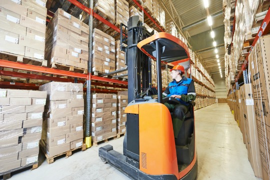 freight service providers in distribution centers